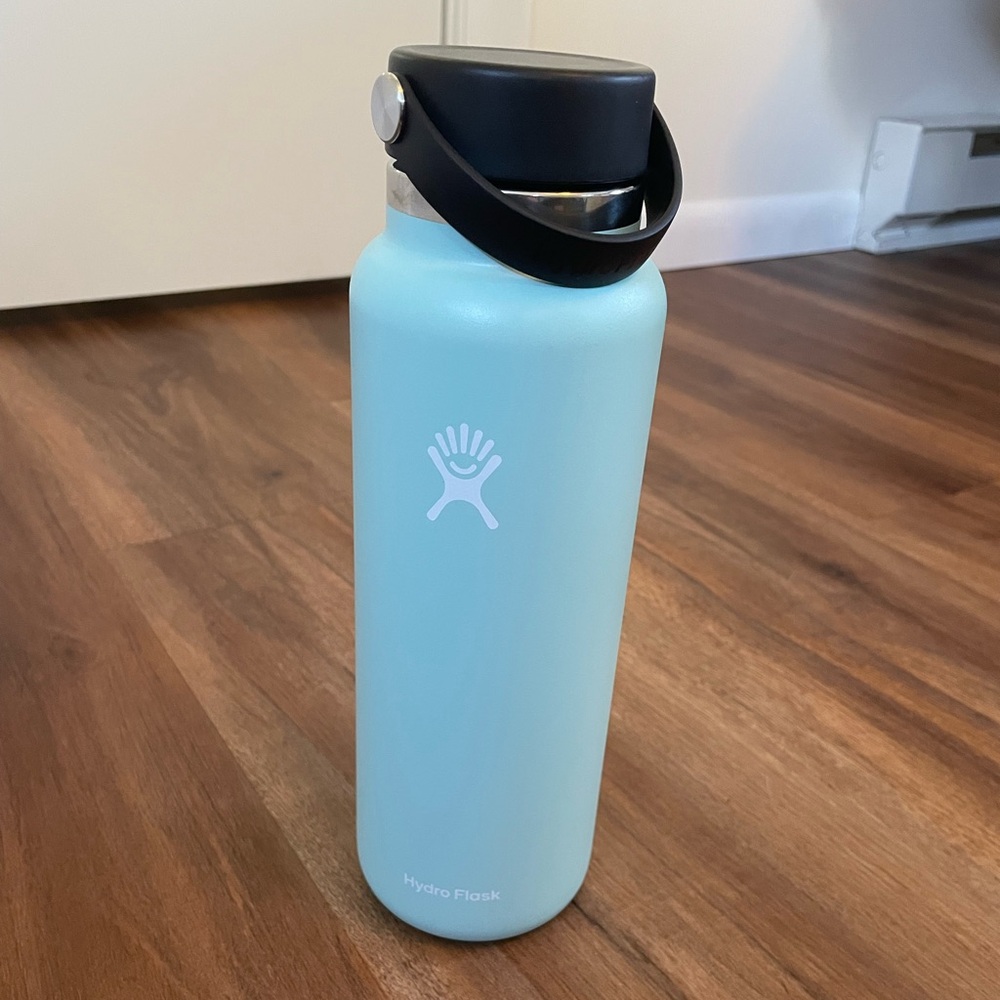 40 oz HydroFlask Light Blue Metal Water Bottle with Black Lid | Never Used